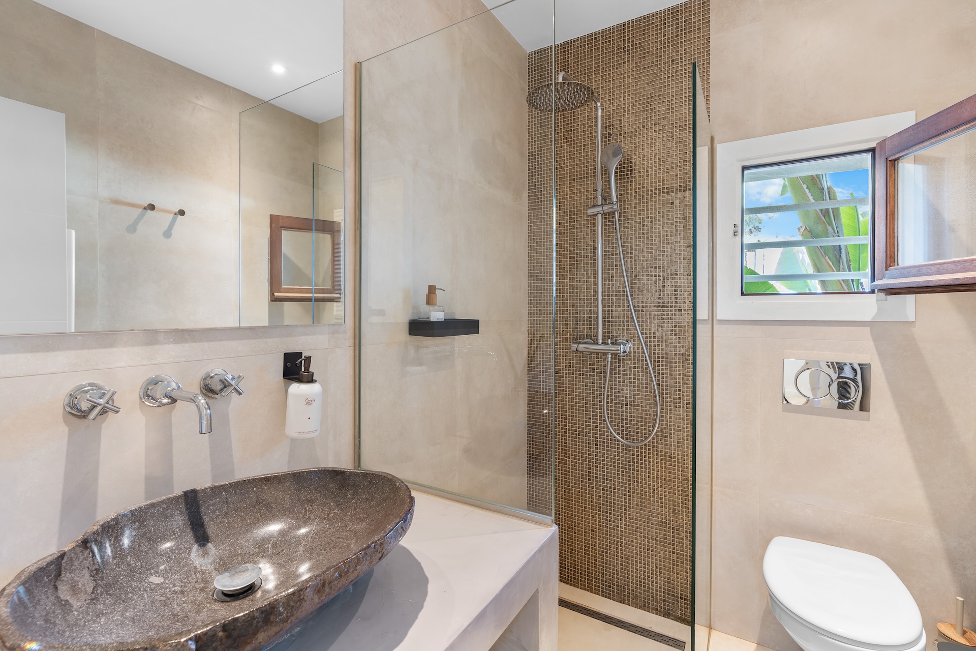 Resa Estates Paco for sale te koop finca paddel Ibiza bathroom 3.jpg